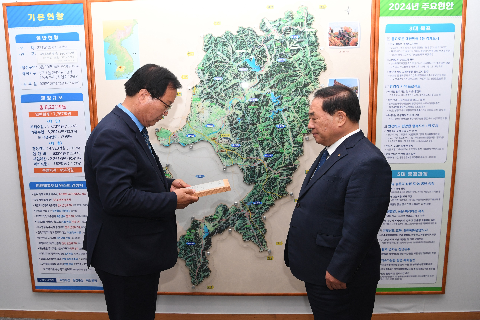 보호아동 유공자 감사패 전달식 (1).JPG