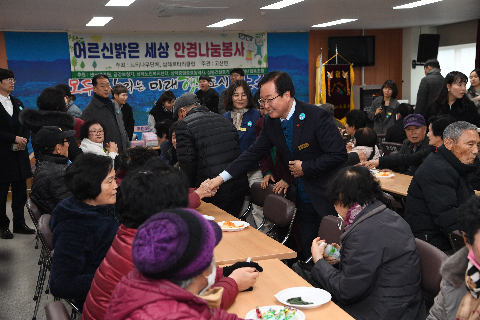 느티나무봉사단 안경봉사 나눔행사 (6).JPG