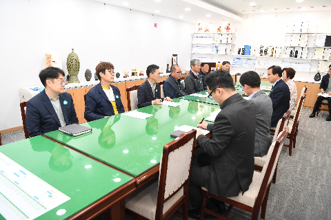 완주군 축산단체 산불피해지역 기부금 전달식 (7).JPG