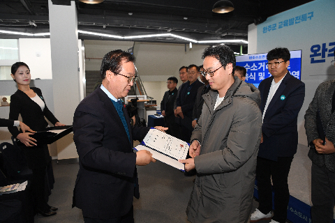 완주수소연구원 개원식 (49).JPG