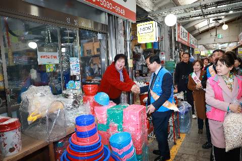 설맞이 봉동시장 장보기 행사 (51).JPG