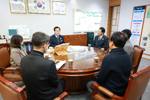 리뉴어스 이웃돕기 성금 전달식 (6).JPG