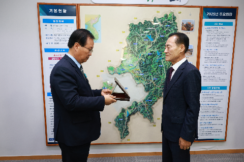 1일군수제 및 한우협회 물품 전달식 (12).JPG