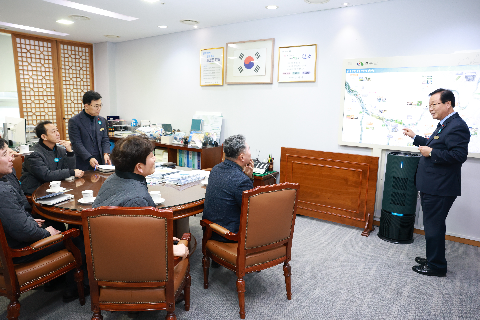 인익스 이웃돕기 후원물품 전달식 (3).JPG