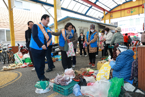설맞이 봉동시장 장보기 행사 (35).JPG