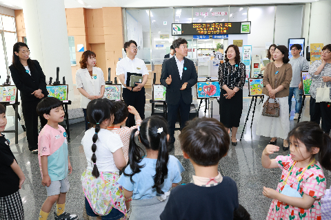 그림그리기 대회 입상작 전시 오픈식 (21).JPG