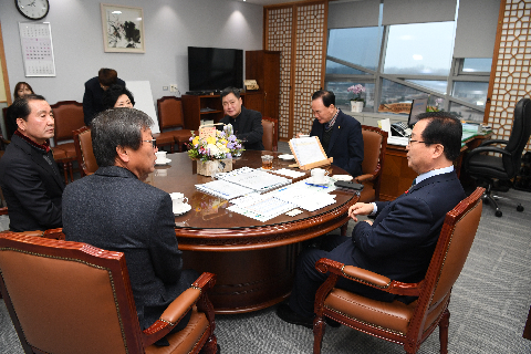 (주)강인 이웃돕기 물품 전달식 (2).JPG