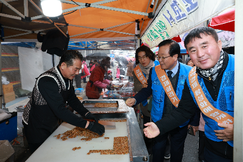 설맞이 봉동시장 장보기 행사 (12).JPG