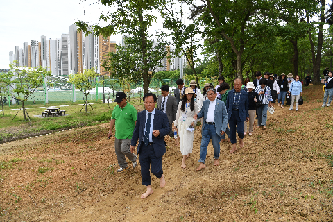 만가리황토맨발걷기선포식 (40).JPG
