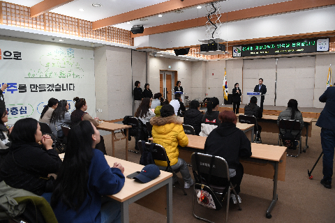 공공형 계절근로자 입국 환영행사 (11).JPG