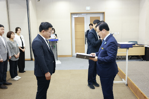 하반기 사령교부 6급이상 (71).JPG