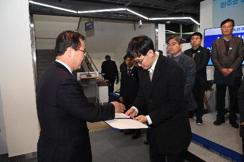 완주수소연구원 개원식 (59).JPG
