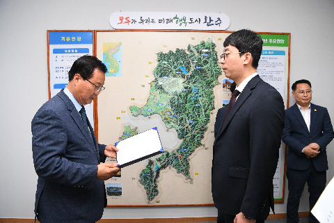 안전관리위원 위촉장 수여 (1).JPG