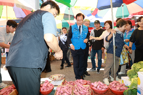 추석맞이 전통시장 장보기 행사 (16).JPG