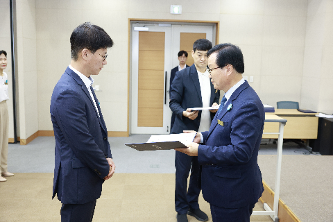 하반기 사령교부 6급이상 (151).JPG