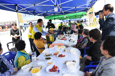용진읍 어르신 삼계탕 나눔행사 (30).JPG