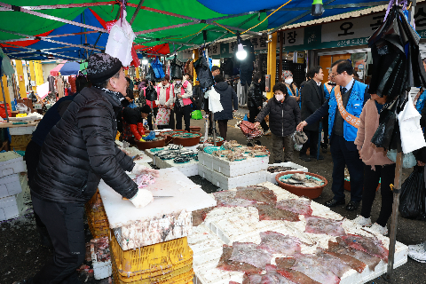 설맞이 봉동시장 장보기 행사 (41).JPG