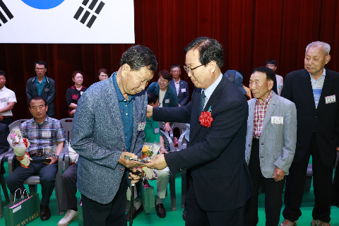 효도대상 시상 및 어르신 위안행사 (65).JPG