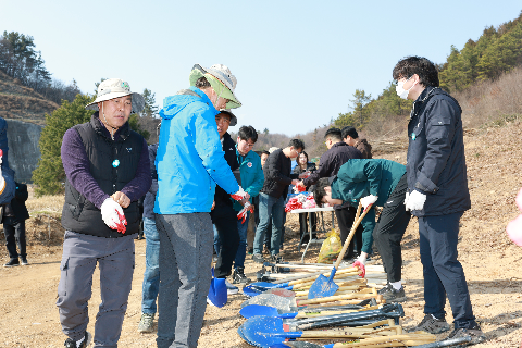 식목일기념 나무심기 행사 (17).JPG