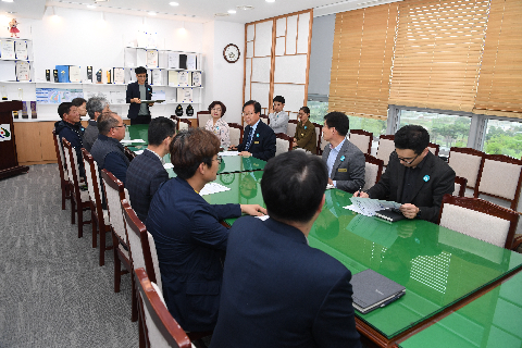 완주군 축산단체 산불피해지역 기부금 전달식 (1).JPG