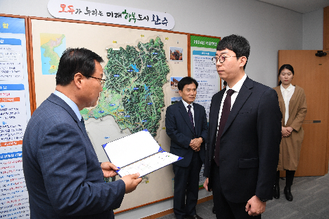 안전관리위원 위촉장 수여 (2).JPG