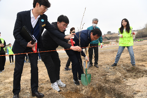 식목일기념 나무심기 행사 (19).JPG