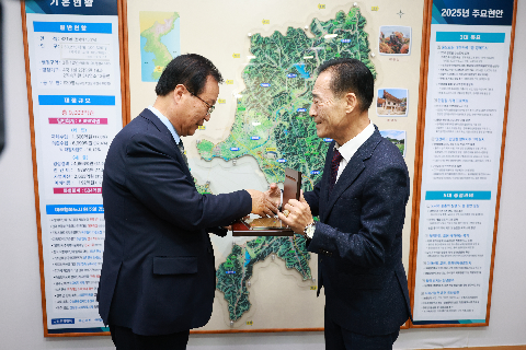 1일군수제 및 한우협회 물품 전달식 (14).JPG