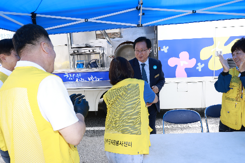 화산면 지역사회보장협의체 사랑의밥차 행사 (1).JPG
