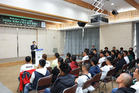 농번기 외국인 계절근로자 입국 환영식 (1).JPG