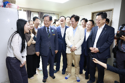 8.8 고용노동부장관 외국인 근로현장방문 (12).jpg