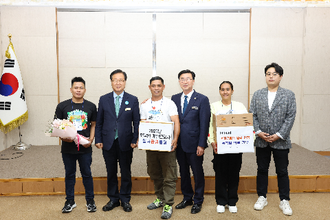 농번기 외국인 계절근로자 입국 환영식 (15).JPG