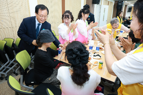 대한적십자사봉사회 완주군협의회 어버이날 행사 (30).JPG