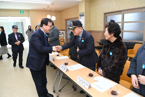 국가유공자 감사의 한방차 전달식 (1).JPG