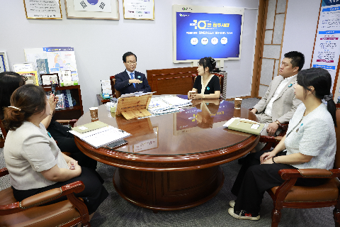 무지개재능유치원 아나바다 행사 수익금 전달식 (10).JPG