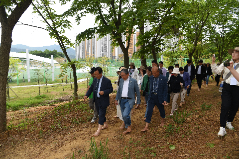 만가리황토맨발걷기선포식 (39).JPG