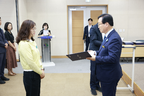 하반기 사령교부 6급이상 (112).JPG