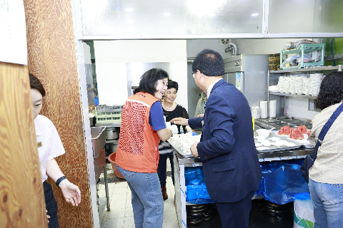 화산면 지역사회보장협의체 사랑의밥차 행사 (3).JPG