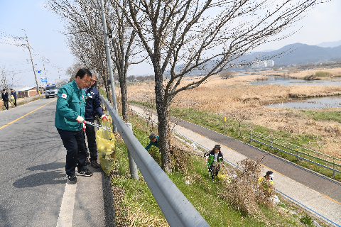 안보자문협의회 만경강 정화활동 (63).JPG