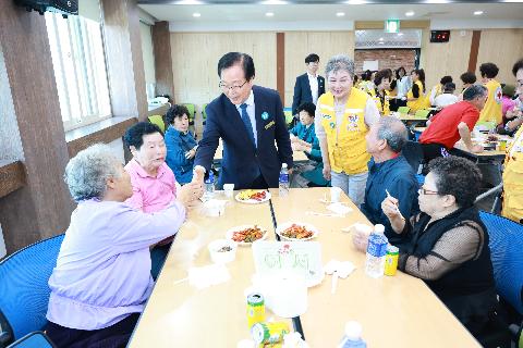대한적십자사봉사회 완주군협의회 어버이날 행사 (27).JPG