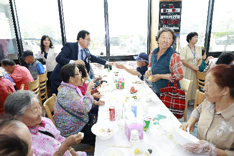 화산면 지역사회보장협의체 사랑의밥차 행사 (11).JPG
