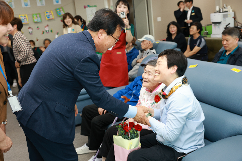 효앤정데이케어센터 어버이날 기념 행사 (2).JPG