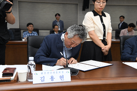 중소기업 공공판로 지원을 위한 업무협약 (27).JPG