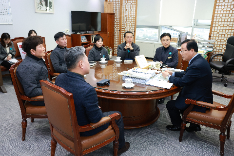 인익스 이웃돕기 후원물품 전달식 (6).JPG