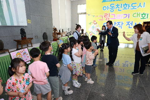 그림그리기 대회 입상작 전시 오픈식 (2).JPG
