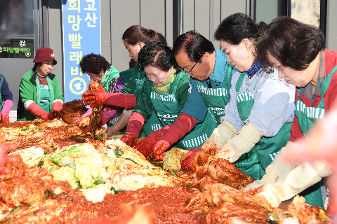 고산면부녀회 김장김치 나눔행사 (12).JPG