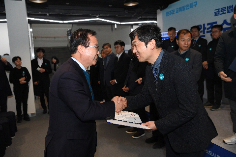 완주수소연구원 개원식 (70).JPG