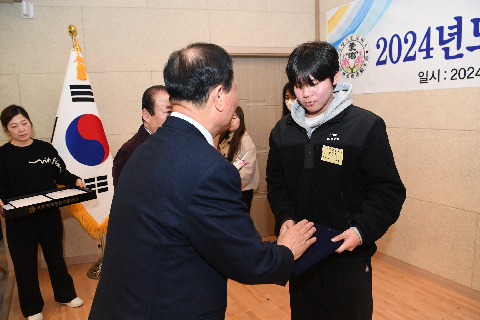 애향운동본부 정기총회 및 장학증서 수여식 (82).JPG
