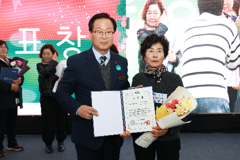 완주군 새마을지도자대회 & 크리스마스 축제 (31).JPG