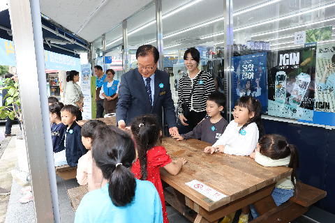 아동친화편의점 1호점 오픈식 (2).JPG