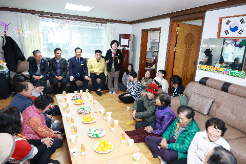 신기마을 어르신 작은도서관 차담회 (19).JPG